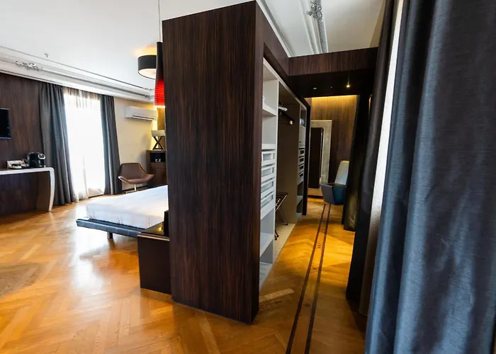Divina Luxury Hotel