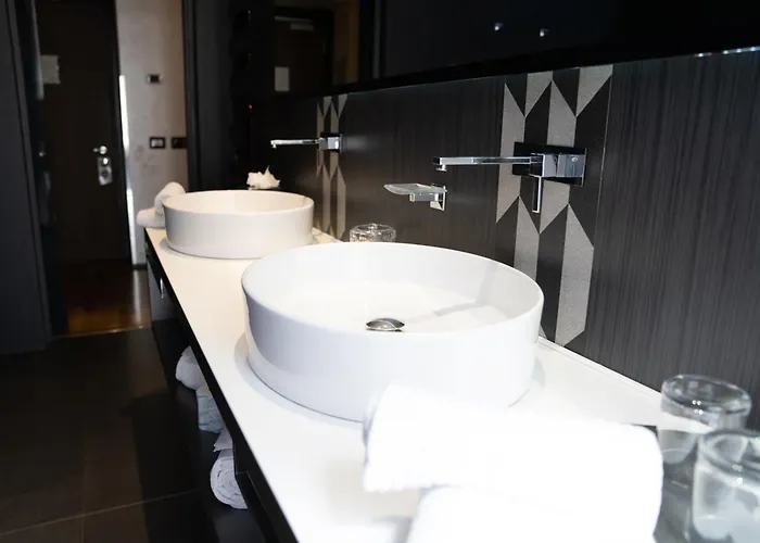 Divina Luxury Hotel 4*